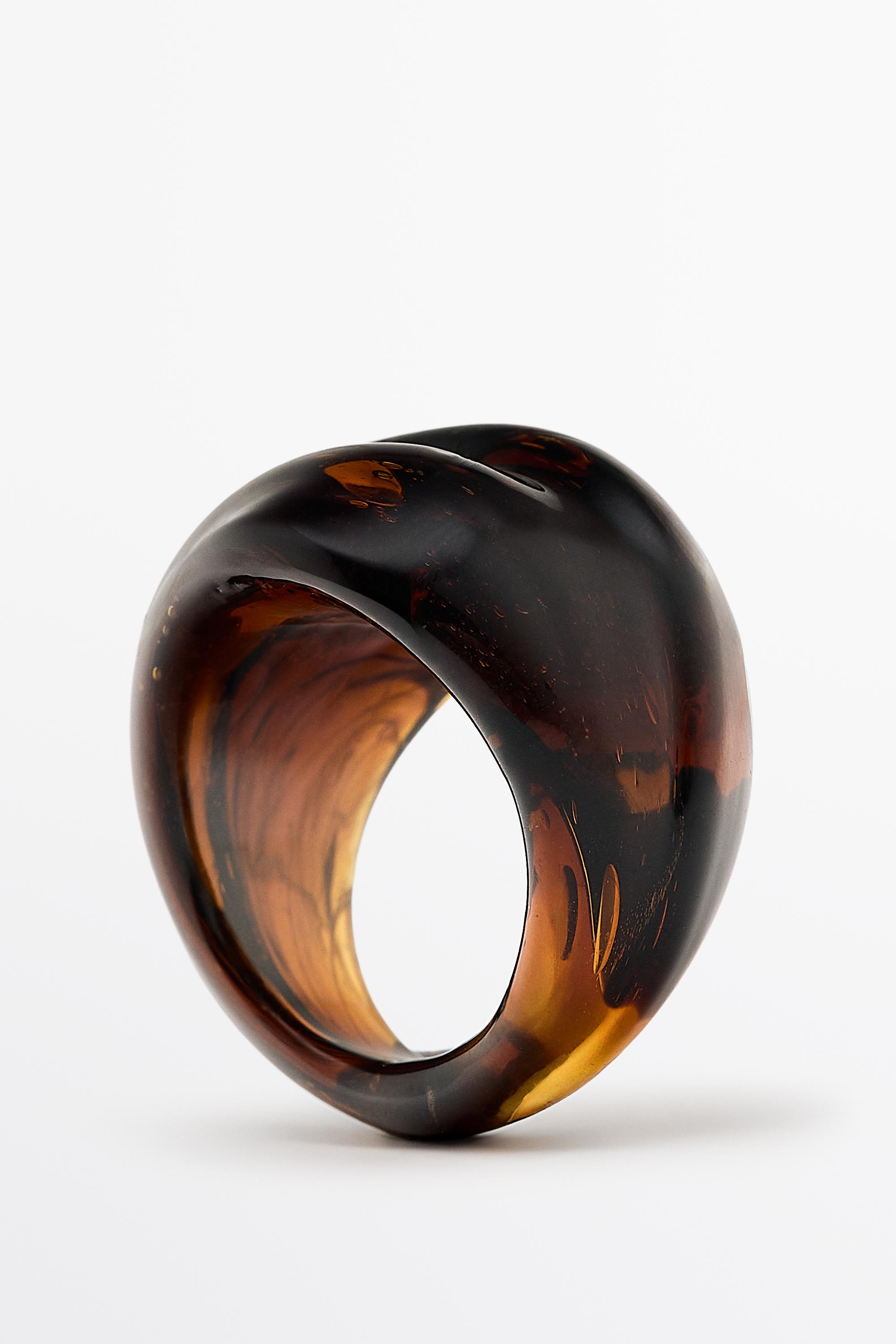Round volume glass ring